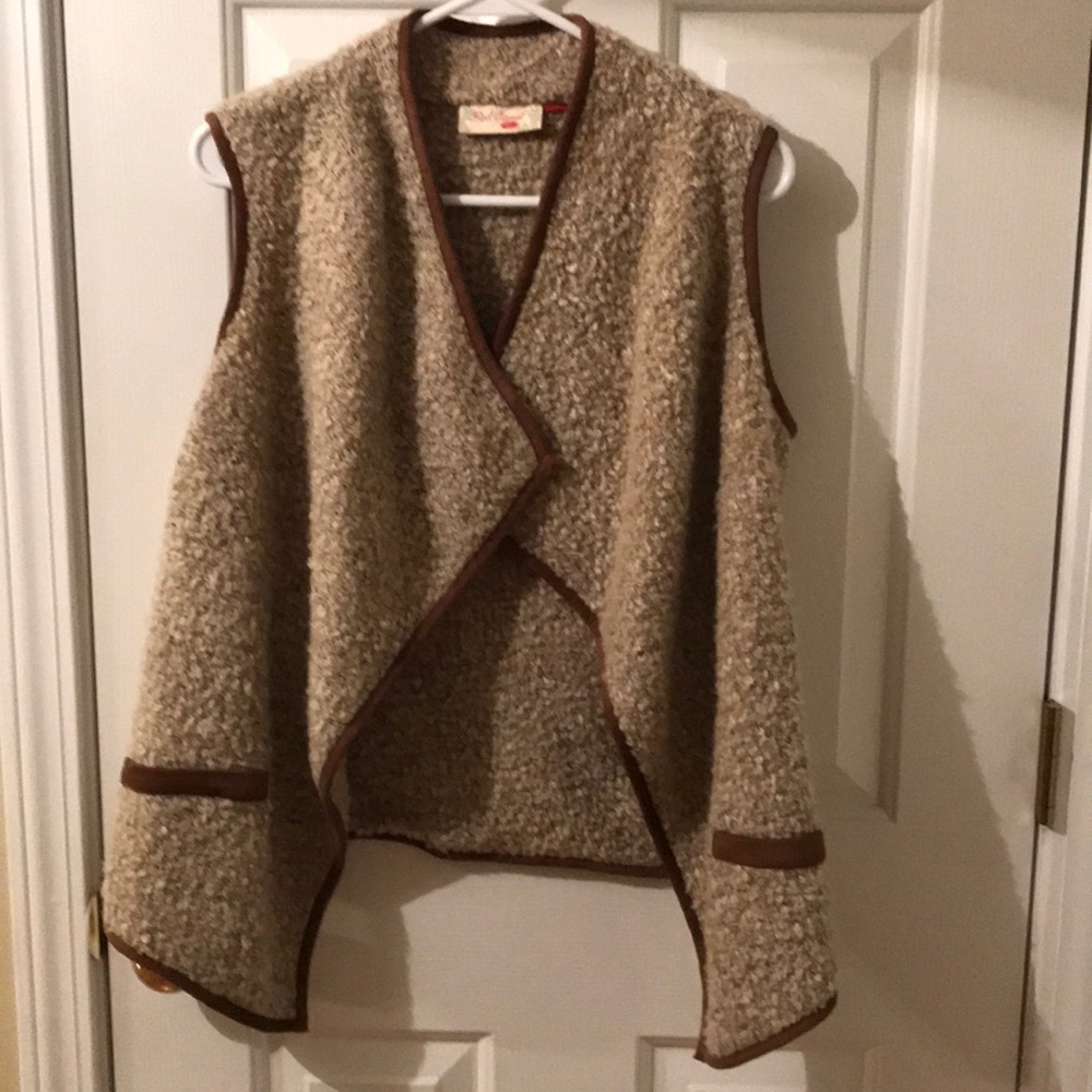 Red Camel Size XL Girls Vest